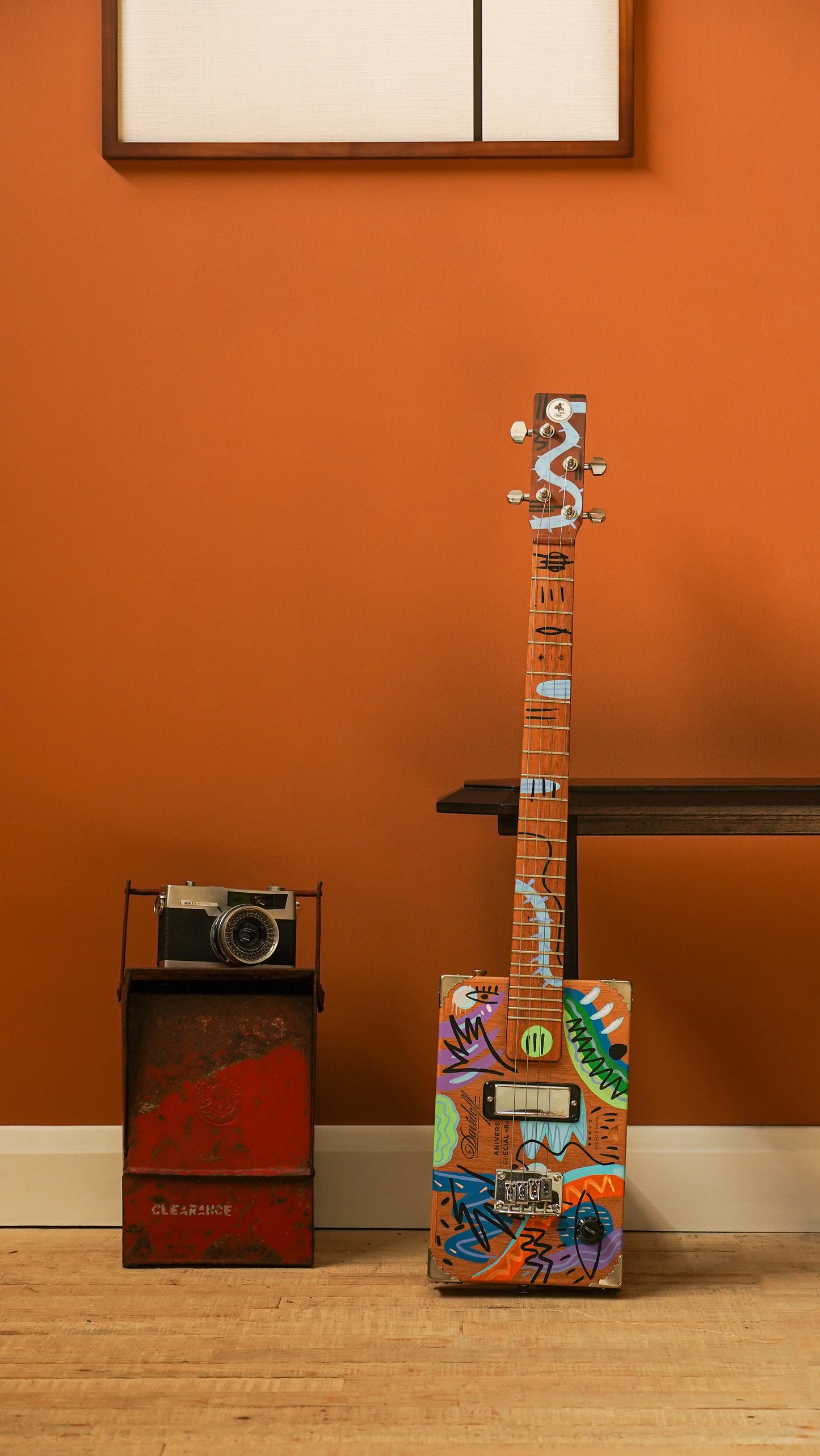 Howlin' Rooster X Tarsila Schubert - 4 string Cigar Box guitar
