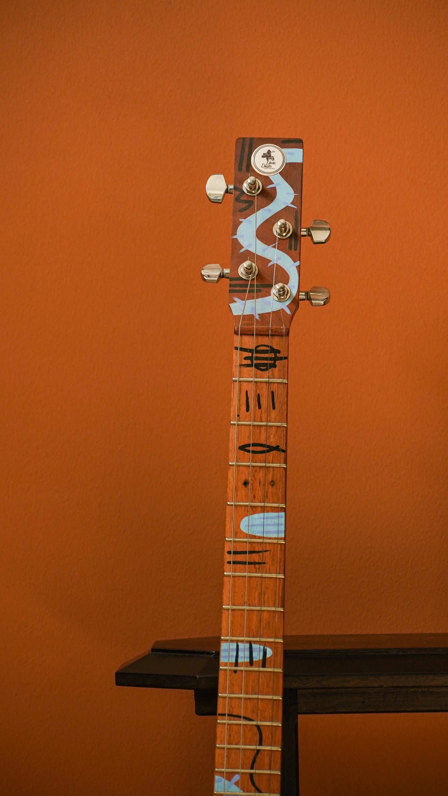 Howlin' Rooster X Tarsila Schubert - 4 string Cigar Box guitar