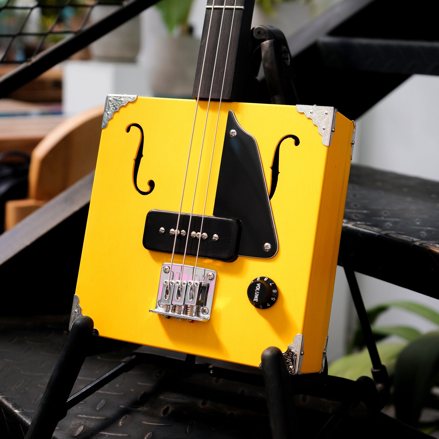 Cigar Box Guitar Model HCBG6E-TV Yellow