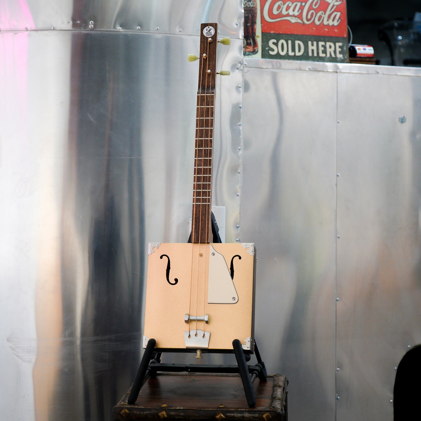 Cigar Box Guitar Model HRCBG3SE- Gold top