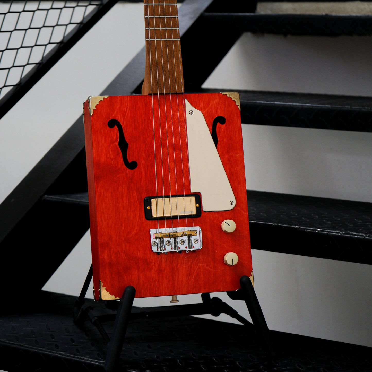 Cigar Box Guitar Model HRCBG6E