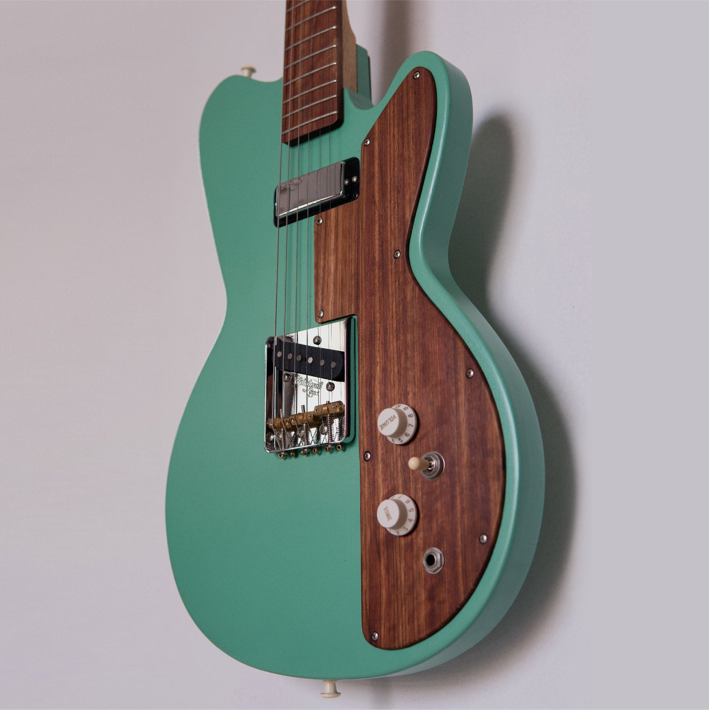 Electric guitar model HRSB8