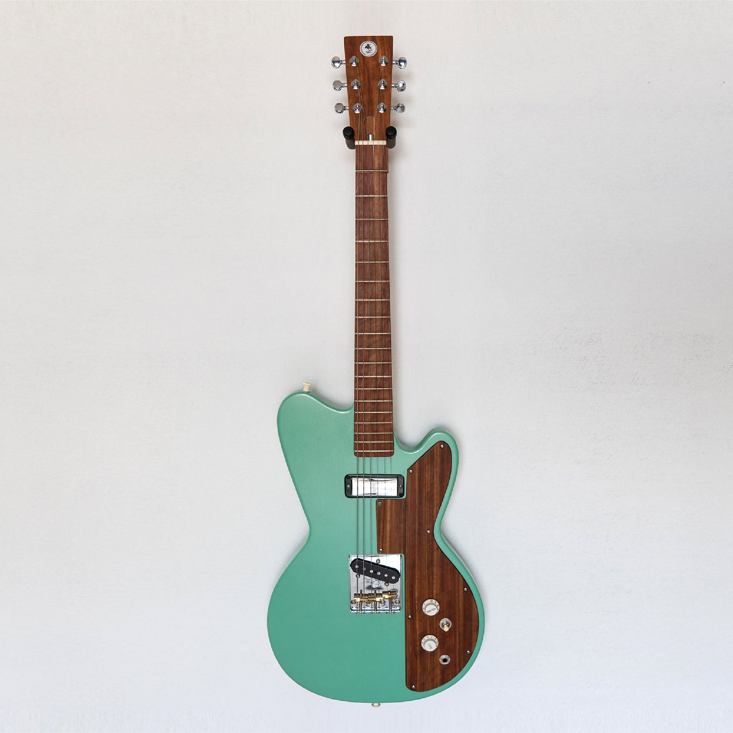 Electric guitar model HRSB8